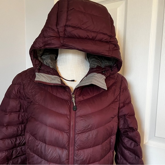 L. L. Bean Women's Ultralight 850 Down Hooded Coat - Picture 5 of 14